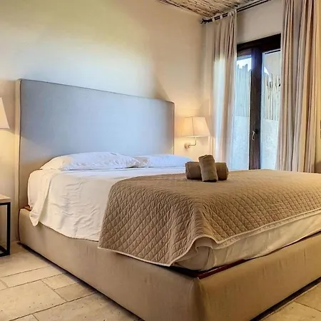 Piazza Del Principe With Pool