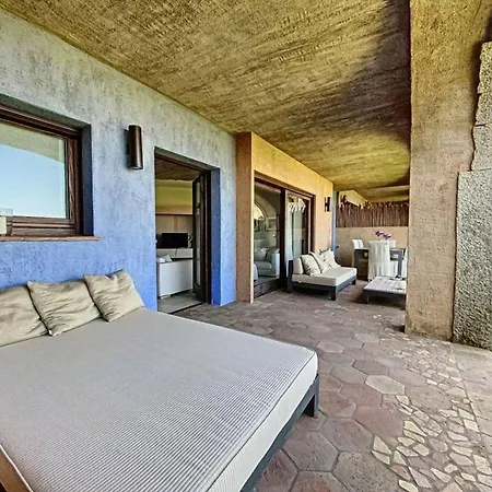 Piazza Del Principe With Pool